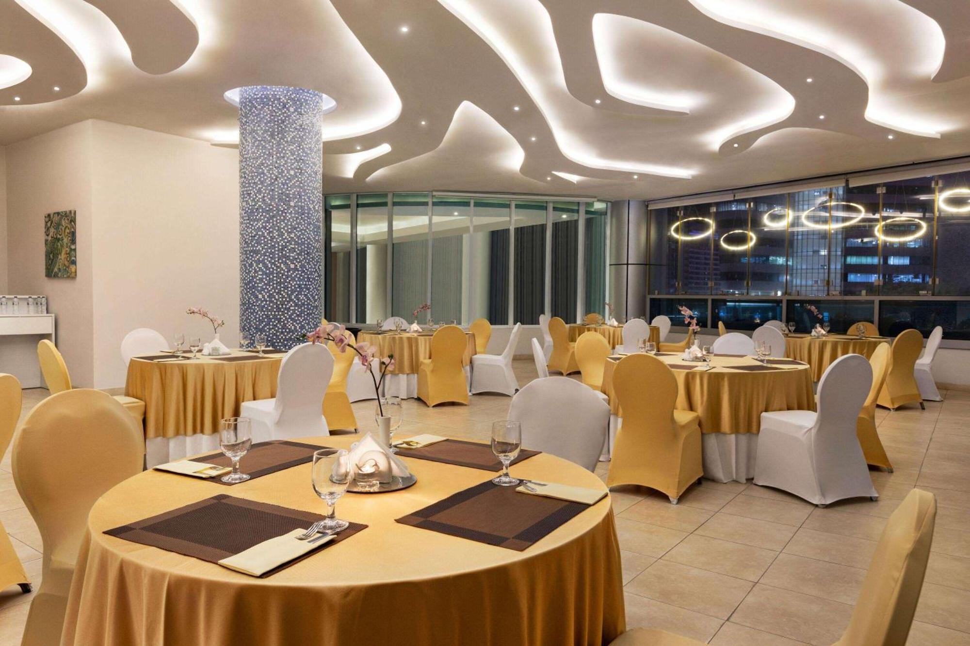 Hotel Ramada By Wyndham Dubai Barsha Heights Exterior foto