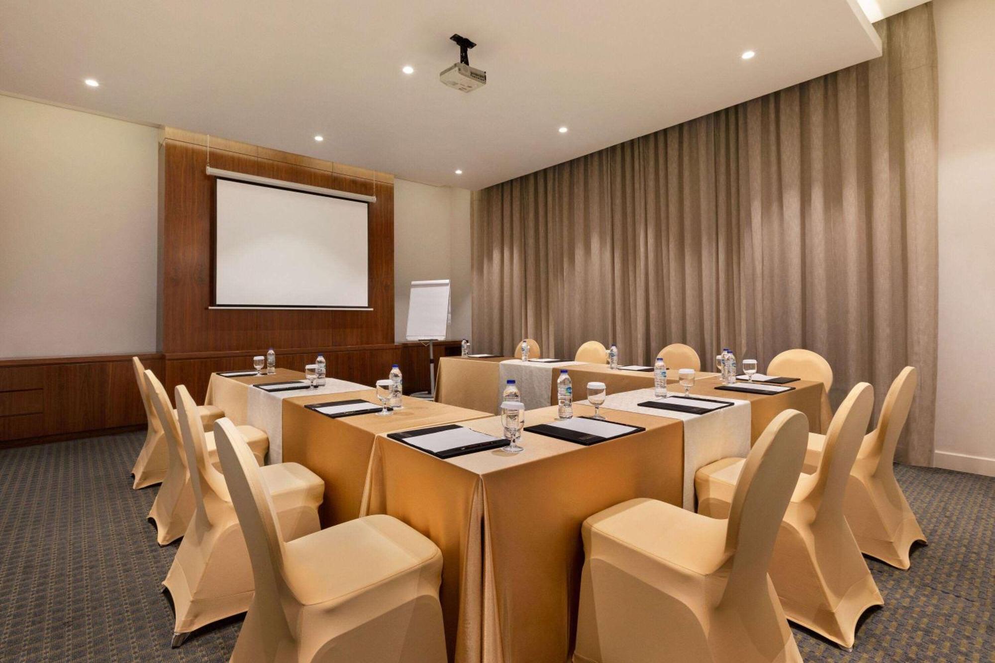 Hotel Ramada By Wyndham Dubai Barsha Heights Exterior foto