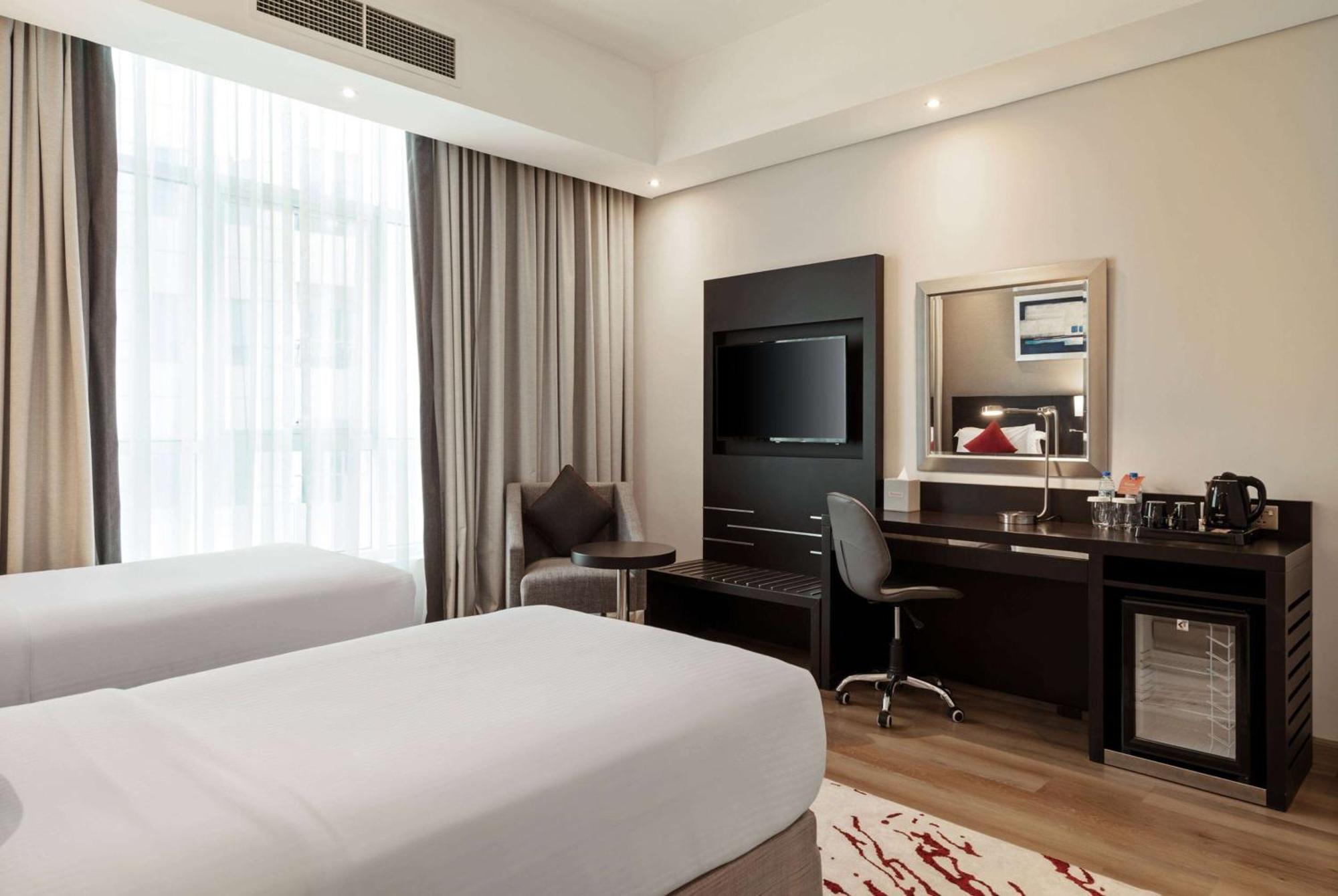 Hotel Ramada By Wyndham Dubai Barsha Heights Exterior foto