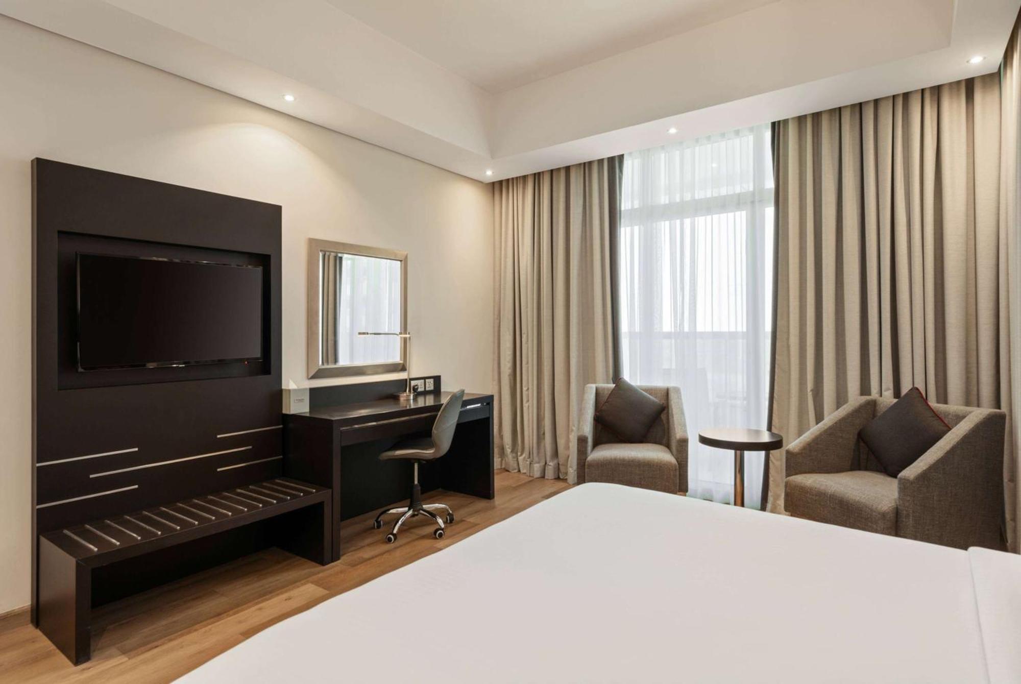 Hotel Ramada By Wyndham Dubai Barsha Heights Exterior foto