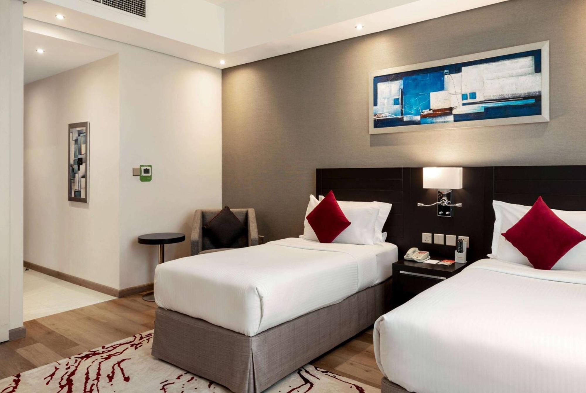 Hotel Ramada By Wyndham Dubai Barsha Heights Exterior foto