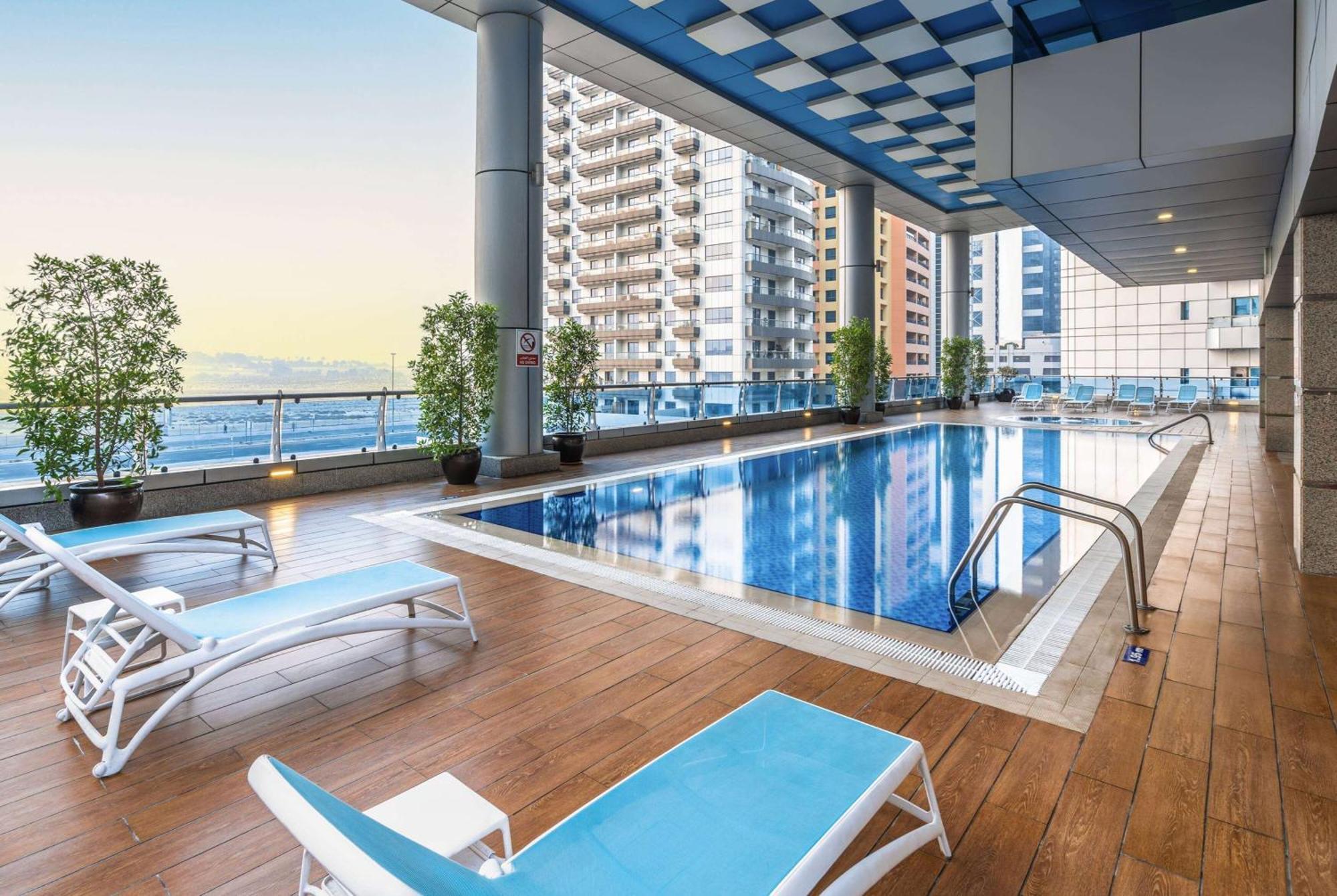 Hotel Ramada By Wyndham Dubai Barsha Heights Exterior foto