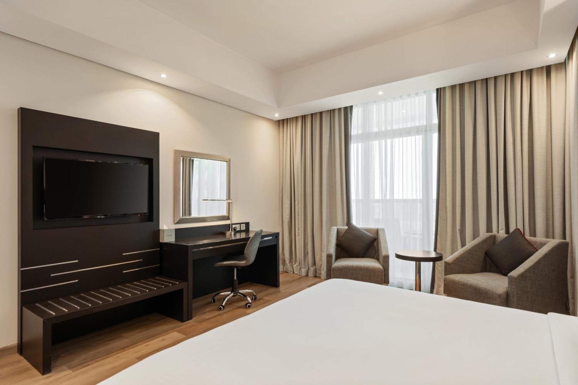 Hotel Ramada By Wyndham Dubai Barsha Heights Exterior foto